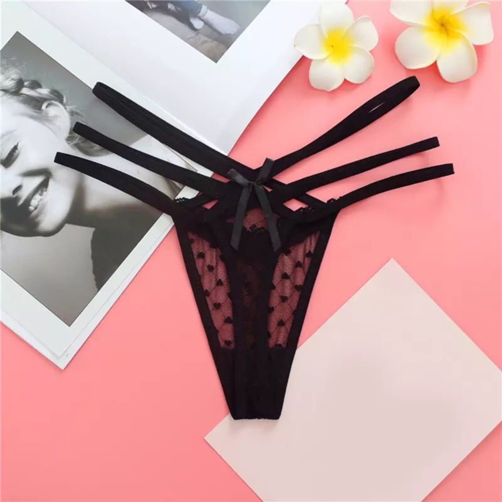🎉 New Medium Black Heart Lace Thong Panties NWT